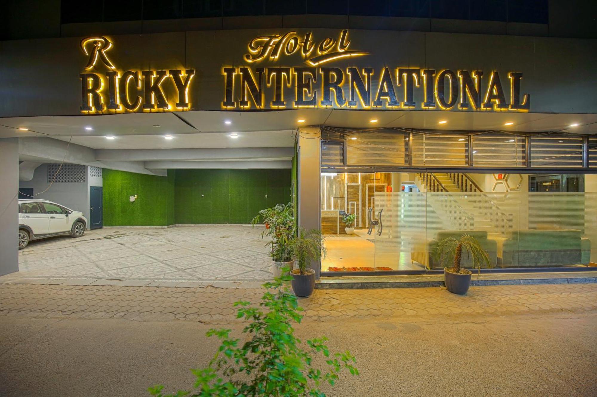 Hotel Ricky By Sahibs Group Amritsar Buitenkant foto