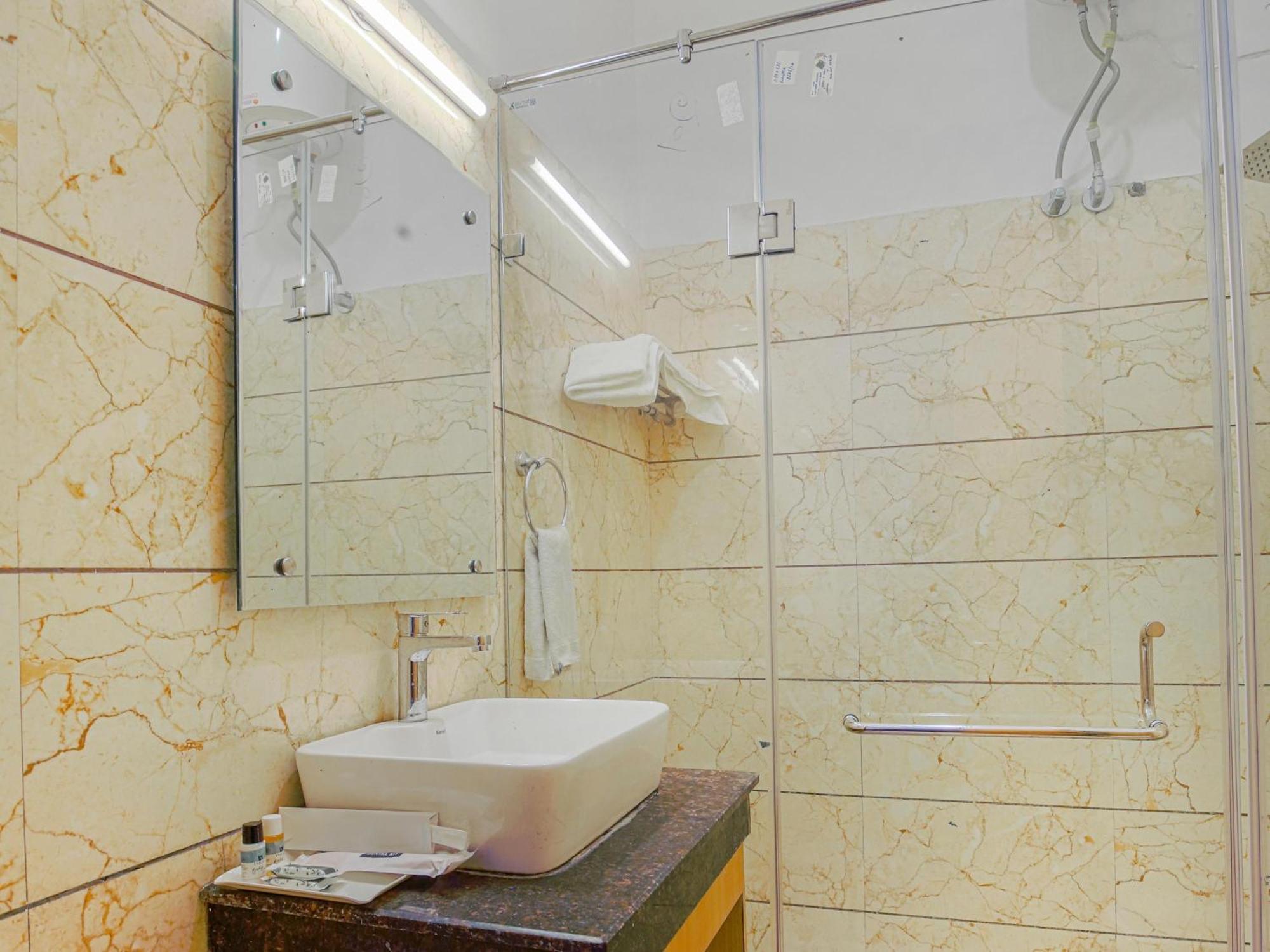 Hotel Ricky By Sahibs Group Amritsar Buitenkant foto