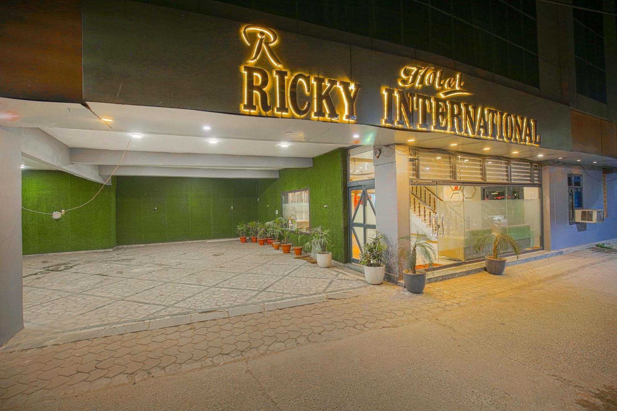 Hotel Ricky By Sahibs Group Amritsar Buitenkant foto